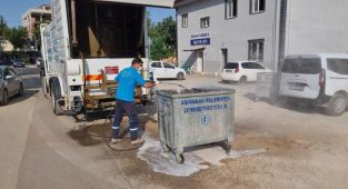 11 bin ton köpüklü su, 7 bin çöp konteyneri, 3 bin 500 ton atık temizlendi - Videolu Haber