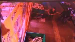 14 Bin Liralık Cep Telefonunu Hırsızlığı Güvenlik Kamerasında