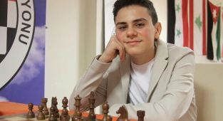 15 yaşındaki genç yıldız Ediz Gürel büyük usta Magnus Carlsen’i mat etti