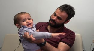 17 aylık Zelal 'Biyonik Kulak' ile duydu