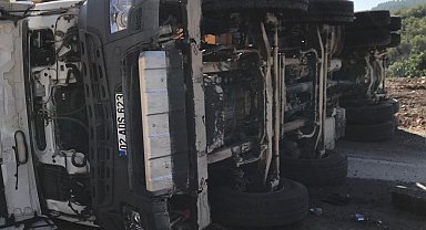 Adıyaman'da kamyon yan yattı