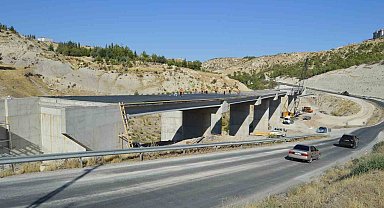 Bakan Uraloğlu Besni Viyadüğü'nde incelemelerde bulundu