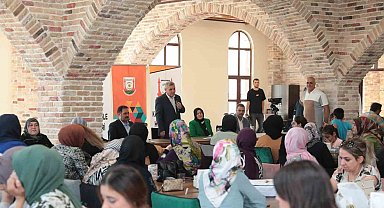 Beyazgül, aşure etkinliğine katıldı