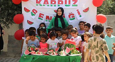 Depremzede çocuklar karpuz şenliğinde gönüllerince eğlendi