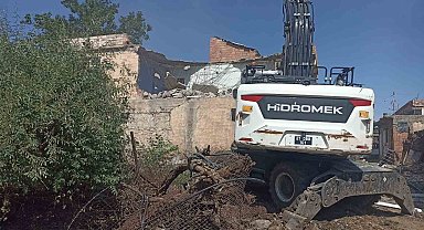 Diyarbakır kırsalında 63 ağır hasarlı yapının yıkımı tamamlandı