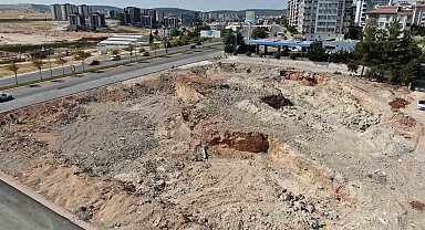 Enkazların yerini boş araziler aldı
