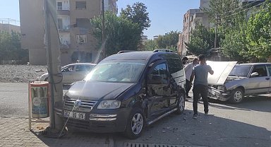 Hafi ticari araç ile otomobil çarpıştı: 1 yaralı