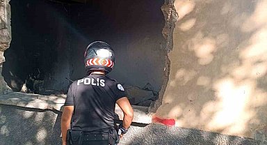 Hasarlı binaların çevresinde polis denetimi
