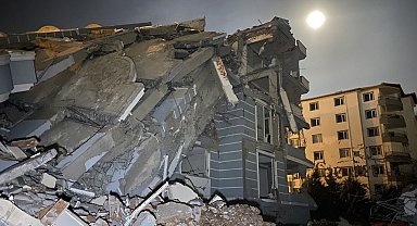 Hasarlı yapılar ve Mavi Ay