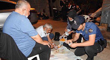 Kilis'te 13 kamyonet çöp çıkan evde para ve altın bulundu