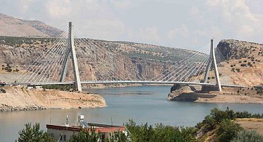 Nissibi Köprüsü'nden deprem sonrası 400 bin araç geçti