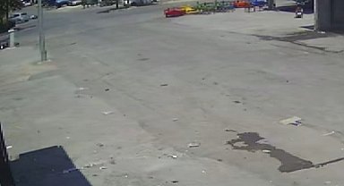 Otomobilin çarptığı motosikletli hayatını kaybetti