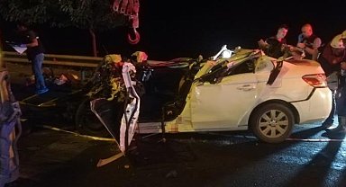 Şanlıurfa'da otomobil tıra arkadan çarptı: 2 ölü
