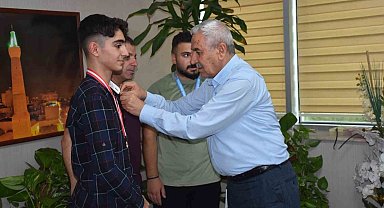 Siirt Belediyesi başarılı sporcuları altınla ödüllendirdi