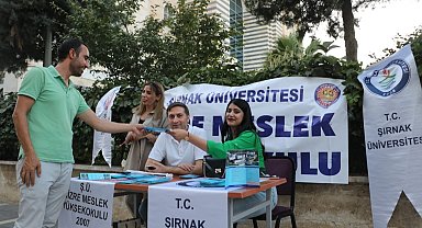 Şırnak Üniversitesi Cizre'de öğrenciler için tanıtım standı kurdu