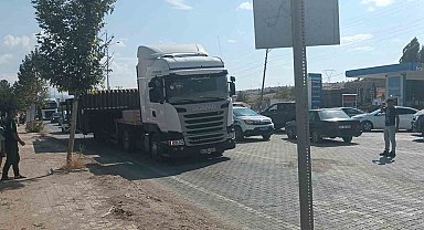 Zirai alet taşıyan tırlar trafikte uzun araç kuyruklarına neden oldu