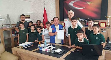Depremzede öğrencilerden Fas'ta ki depremzedelere yardım