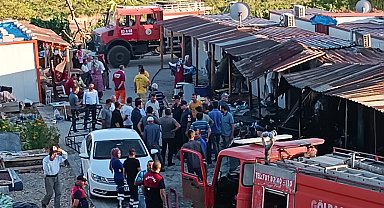 Elektrik kontağından çıkan yangında 5 konteyner yandı