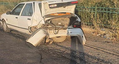 İki otomobil çarpıştı: 1 yaralı