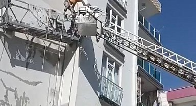 İskelede mahsur kalan 2 işçi kurtarıldı