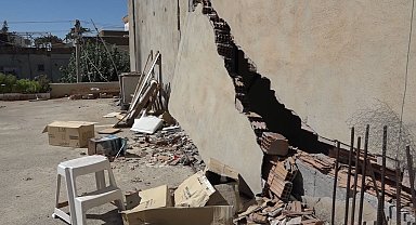 Kahta'daki ağır hasarlı bina vatandaşı tedirgin ediyor