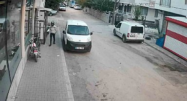 Kasklı hırsız motosikleti çaldı