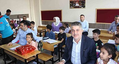 Kaymakam ve milletvekili öğrencilerin heyecanına ortak oldu
