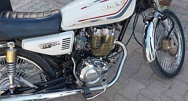 Otomobil ile motosiklet çarpıştı