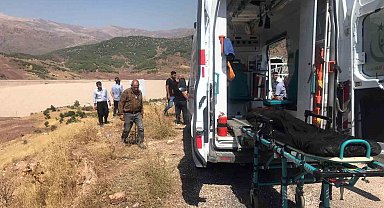 Uçuruma yuvarlanan aracın sürücüsü ölümden döndü