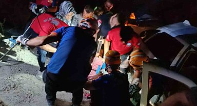 Uçuruma yuvarlanan araçtaki sürücü için ekipler seferber oldu
