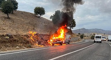 Alev topuna dönen kamyonettin içinden son anda çıktılar