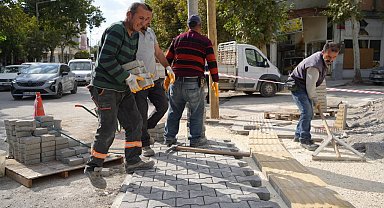 Kaldırım düzenleme çalışmaları devam ediyor