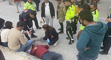 Kaldırımda hareketsiz yatan genç ekipleri harekete geçirdi