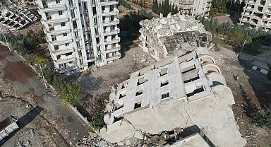 Adıyaman'da binalar tek tek yıkılıyor