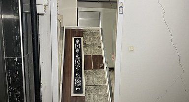 Çelik kapıları devirip kombi, musluk ve kabloları çaldılar