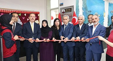 Depremde hayatını kaybeden öğretmenin ismi kütüphaneye verildi