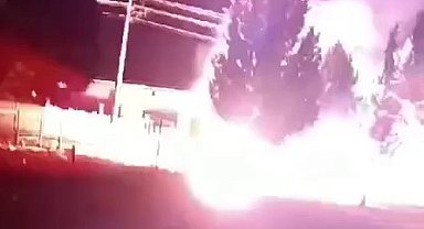 Elektrik trafosu bomba gibi patladı