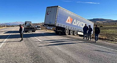 Gölbaşı'nda tır yoldan çıktı: 1 yaralı
