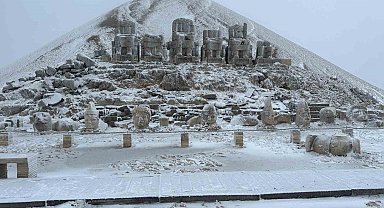 Nemrut'a mevsimin ilk karı yağdı