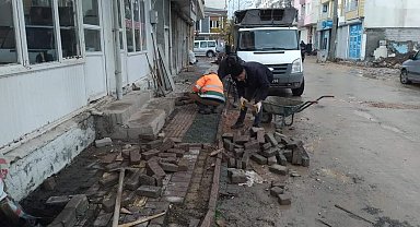 Gölbaşı Belediyesi kaldırımları onarıyor