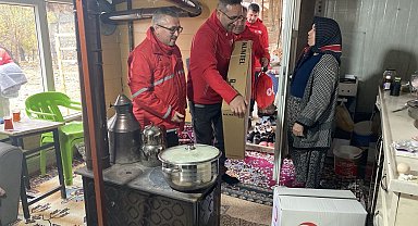 Kızılay, köylerde kalan depremzedelere kışlık yardım yaptı