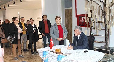 Şair Çelik, iki şiir kitabını okuyucu ile buluşturdu