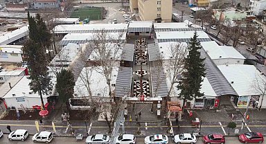 Deprem bölgesinde bir yıl boyunca ticari hayat geçici çarşılarda sürdü