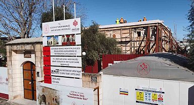 Depremde ağır hasar gören tarihi kilise restore ediliyor