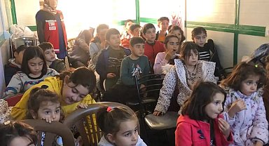 Depremzede çocuklara sinema etkinliği