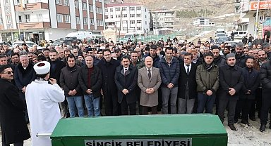 Evinde ölü bulunan il genel meclis üyesi son yolculuğuna uğurlandı