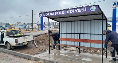 Gölbaşı Belediyesi yolcu duraklarını yeniliyor