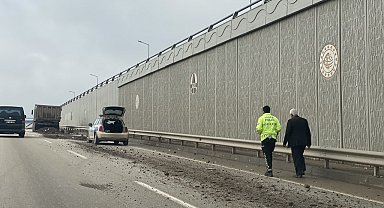 Kapak açılınca moloz karayoluna döküldü