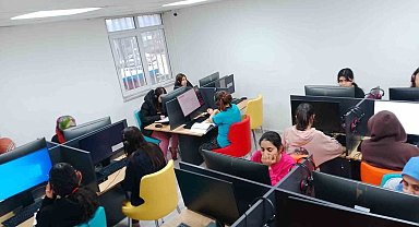 Kız öğrencilere bilişim sınıfı oluşturuldu