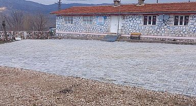 Öğrenciler toz ve çamurdan kurtuldu